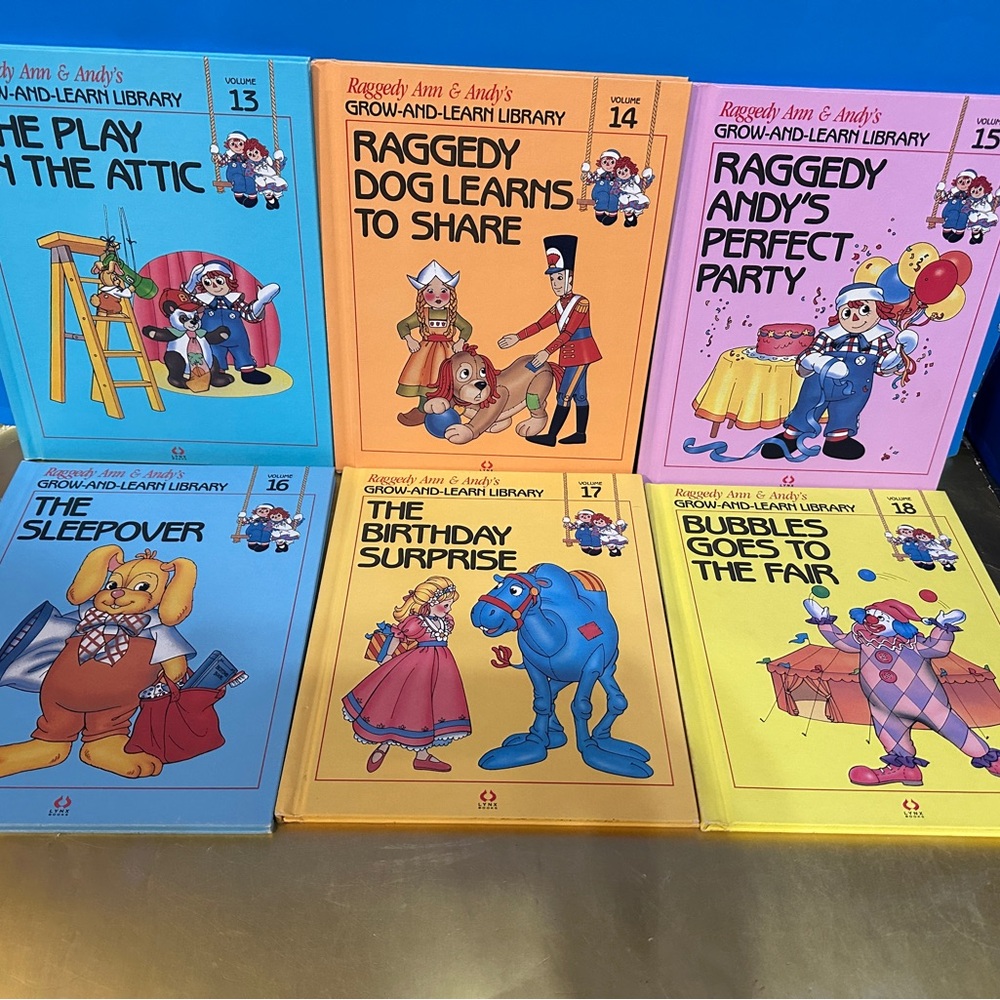 Raggedy Ann & Andy's Grow-and-Learn Library Complete Set of 20 Hardcover Books - Picture 4 of 8